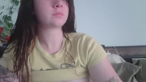 Snapshot of endlesslyevie chatting on 01.05.25 endlessly evie online show from 01.05.25