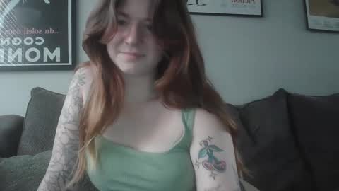 Snapshot of endlesslyevie chatting on 09.19.25 endlessly evie online show from 09.19.25