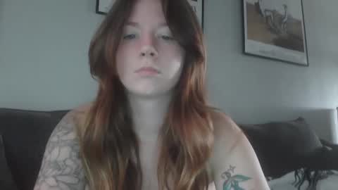 Snapshot of endlesslyevie chatting on 10.06.25 endlessly evie online show from 10.06.25