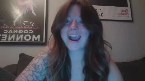 Snapshot of endlesslyevie chatting on 10.08.25 endlessly evie online show from 10.08.25