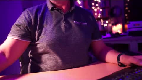 uk online show from 09.24.25