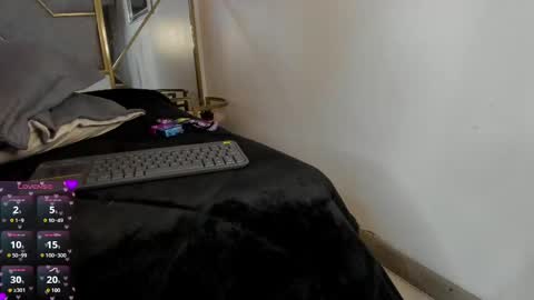Snapshot of engelth_ chatting on 10.10.25 Engelth online show from 10.10.25
