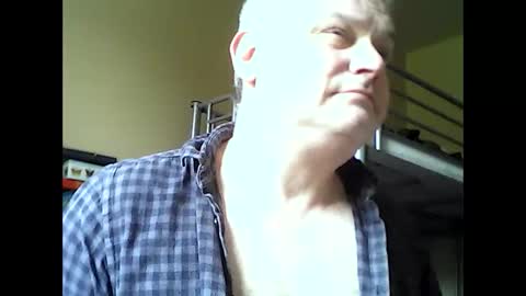 Snapshot of englishguysurrey chatting on 05.19.26 englishguysurrey online show from 05.19.26