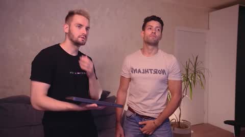 Snapshot of enjohnny chatting on 09.12.25 Johnny online show from 09.12.25