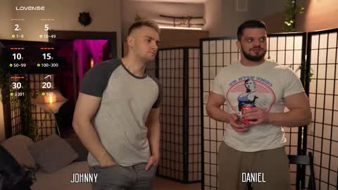 Snapshot of enjohnny chatting on 09.18.25 Johnny online show from 09.18.25