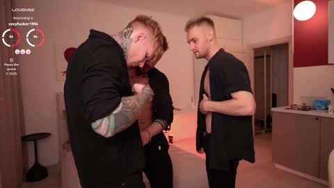 Snapshot of enjohnny chatting on 09.20.25 Johnny online show from 09.20.25