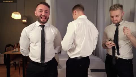 Snapshot of enjohnny chatting on 09.27.25 Johnny online show from 09.27.25