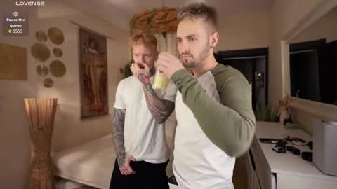 Snapshot of enjohnny chatting on 10.07.25 Johnny online show from 10.07.25