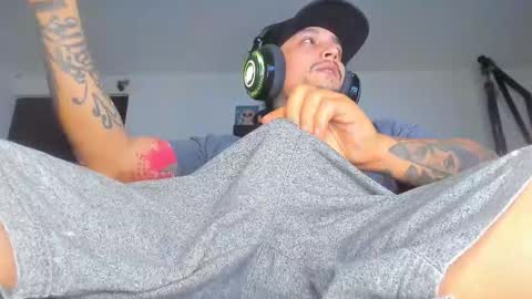 Snapshot of enjoymycock99 chatting on 11.01.25 enjoymycock99 online show from 11.01.25