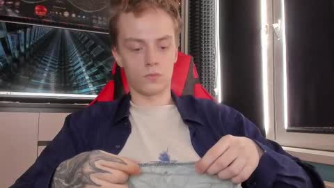 Snapshot of enkeer chatting on 10.08.25 Enker online show from 10.08.25