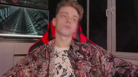 Snapshot of enkeer chatting on 10.24.25 Enker online show from 10.24.25