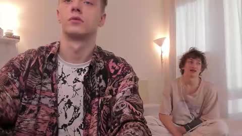 Snapshot of enkeer chatting on 11.04.25 Enker online show from 11.04.25