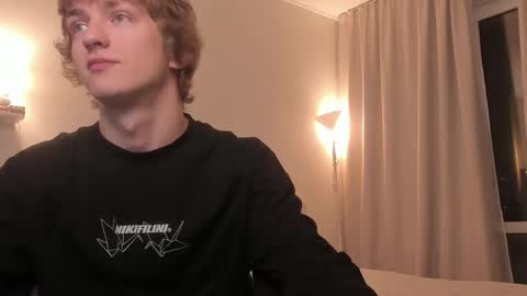 Snapshot of enkeer chatting on 11.06.25 Enker online show from 11.06.25