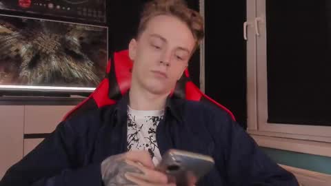 Snapshot of enkeer chatting on 11.10.25 Enker online show from 11.10.25