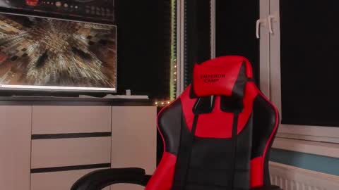 Snapshot of enkeer chatting on 11.12.25 Enker online show from 11.12.25