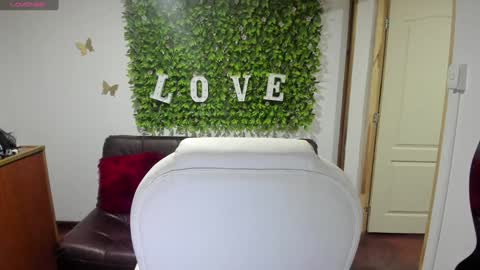 Snapshot of enma_clark chatting on 01.19.25 Enma clark online show from 01.19.25