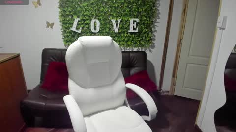 Snapshot of enma_clark chatting on 02.19.25 Enma clark online show from 02.19.25