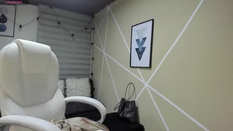 Snapshot of enma_clark chatting on 09.16.25 Enma clark online show from 09.16.25