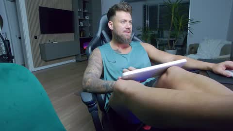 Erik online show from 12.12.24