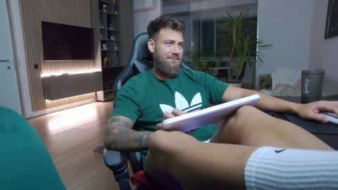 Erik online show from 12.21.24
