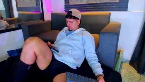 Snapshot of enrique_villa23 chatting on 10.03.25 enrique online show from 10.03.25