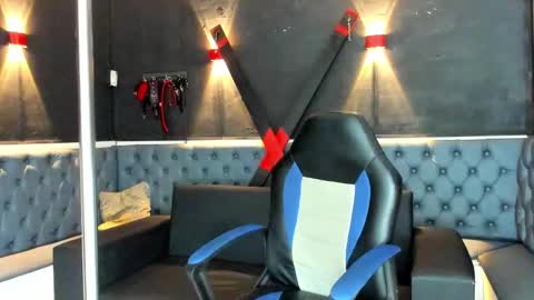 Snapshot of enrique_villa23 chatting on 10.15.25 enrique online show from 10.15.25