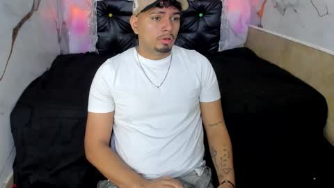 Snapshot of enrique_villa23 chatting on 10.24.25 enrique online show from 10.24.25