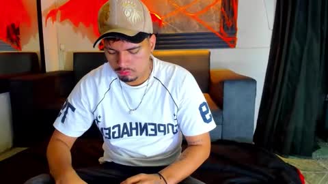 Snapshot of enrique_villa23 chatting on 10.29.25 enrique online show from 10.29.25