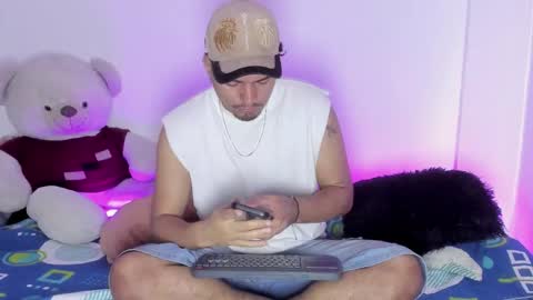 Snapshot of enrique_villa23 chatting on 11.16.25 enrique online show from 11.16.25