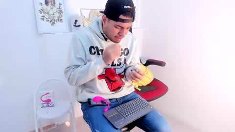 Enrique Villazon online show from 01.27.25