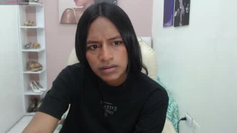 Snapshot of enyelin chatting on 09.24.25 Enyenlina online show from 09.24.25