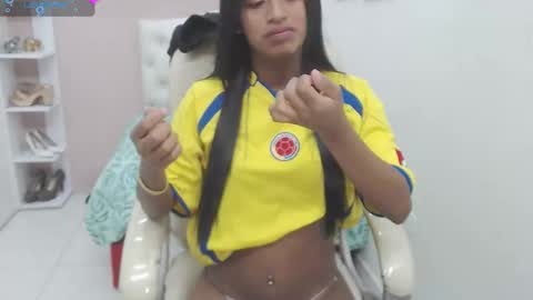 Snapshot of enyelin chatting on 09.26.25 Enyenlina online show from 09.26.25