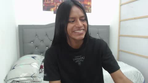 Snapshot of enyelin chatting on 10.04.25 Enyenlina online show from 10.04.25