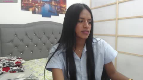 Snapshot of enyelin chatting on 10.18.25 Enyenlina online show from 10.18.25