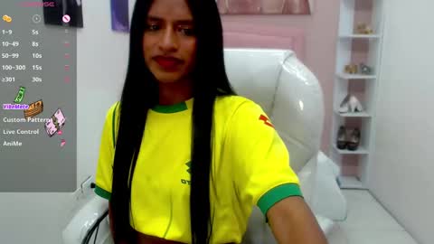 Snapshot of enyelin chatting on 11.08.25 Enyenlina online show from 11.08.25