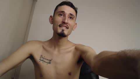 Snapshot of enzo_1408 chatting on 02.23.25 enzo 1408 online show from 02.23.25