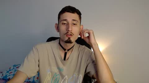 Snapshot of enzo_1408 chatting on 03.05.25 enzo 1408 online show from 03.05.25