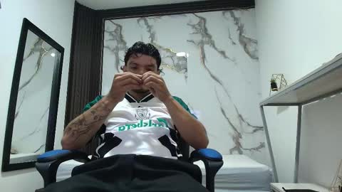 Snapshot of enzo_turner chatting on 01.18.26 online show from 01.18.26