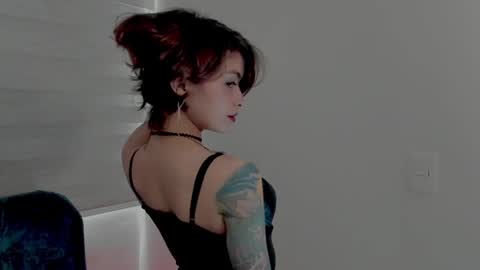 Leyla online show from 02.21.25