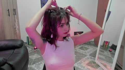 Snapshot of ephemeral_hot chatting on 04.10.26 Leyla online show from 04.10.26