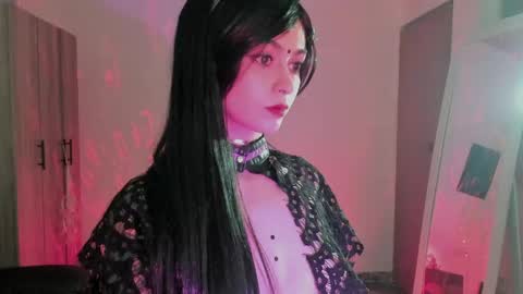 Snapshot of ephemeral_hot chatting on 04.11.26 Leyla online show from 04.11.26