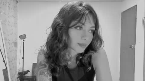 Snapshot of ephemeral_hot chatting on 06.18.26 Leyla online show from 06.18.26