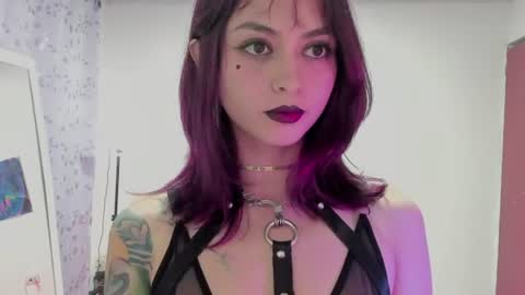 Snapshot of ephemeral_hot chatting on 06.20.26 Leyla online show from 06.20.26
