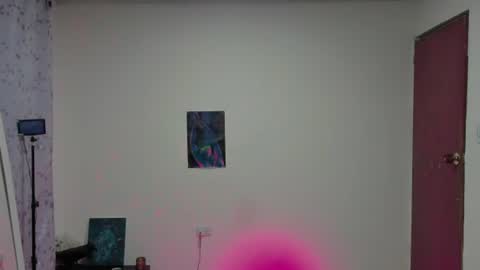 Snapshot of ephemeral_hot chatting on 06.26.26 Leyla online show from 06.26.26