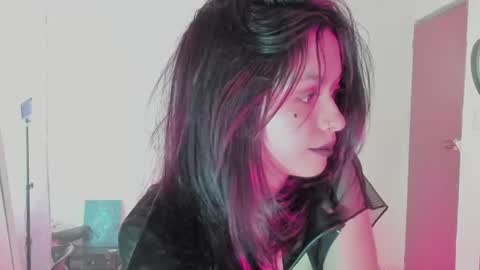Snapshot of ephemeral_hot chatting on 06.27.26 Leyla online show from 06.27.26
