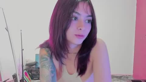 Snapshot of ephemeral_hot chatting on 07.08.26 Leyla online show from 07.08.26