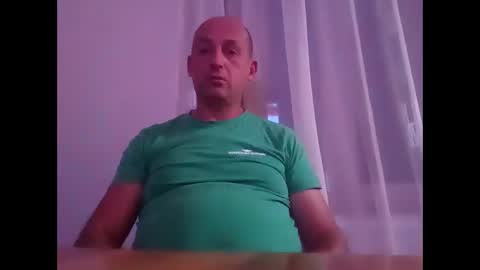 Snapshot of epu17 chatting on 09.29.25 epu17 online show from 09.29.25