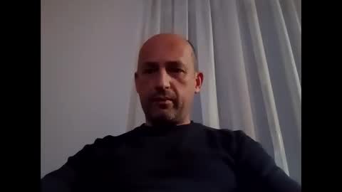 Snapshot of epu17 chatting on 10.03.25 epu17 online show from 10.03.25