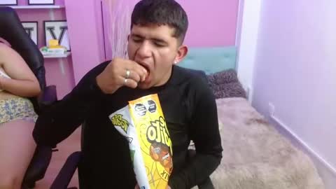 Snapshot of eric_and_alisson chatting on 10.05.25 Eric and Alisson online show from 10.05.25