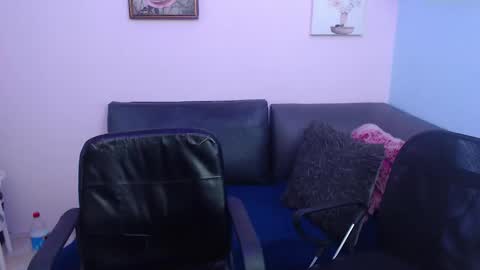 Snapshot of eric_and_alisson chatting on 10.10.25 Eric and Alisson online show from 10.10.25